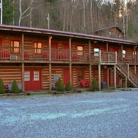 Black Bear Lodge Motel Slade Екстериор снимка