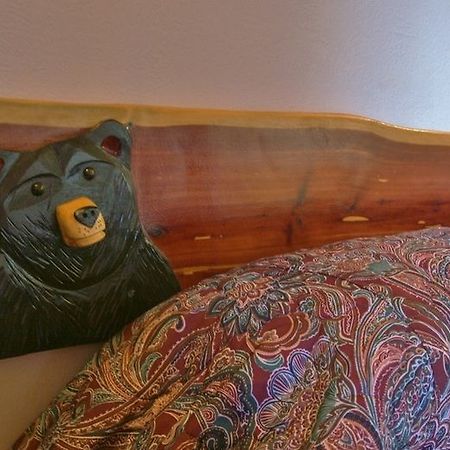 Black Bear Lodge Motel Slade Екстериор снимка