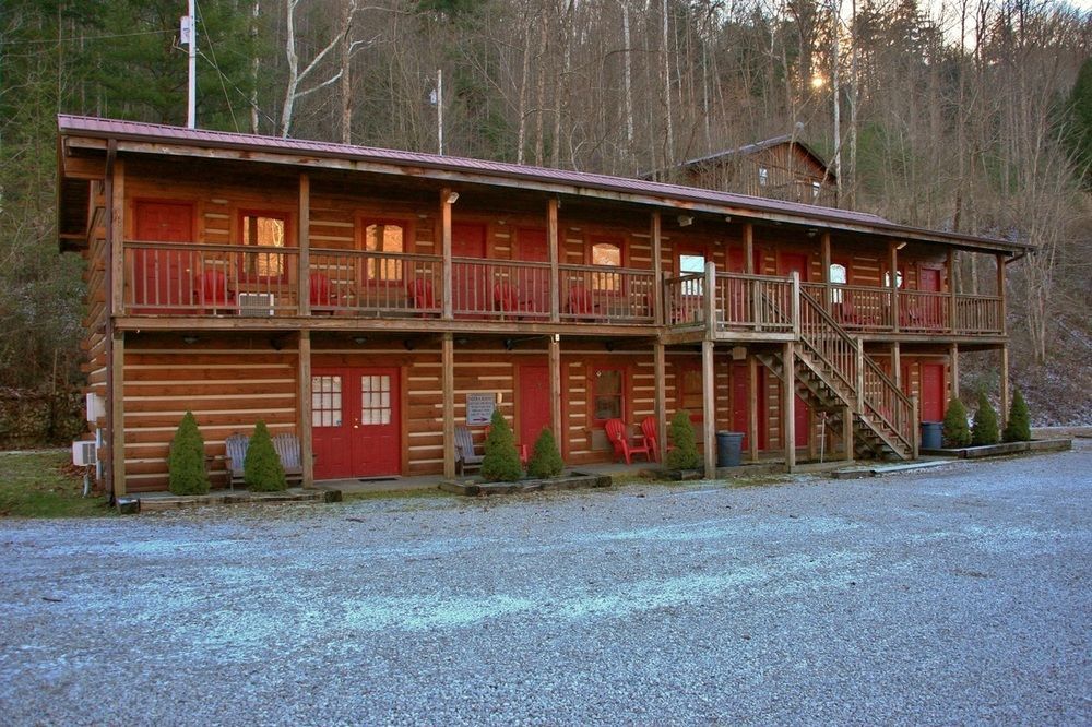 Black Bear Lodge Motel Slade Екстериор снимка