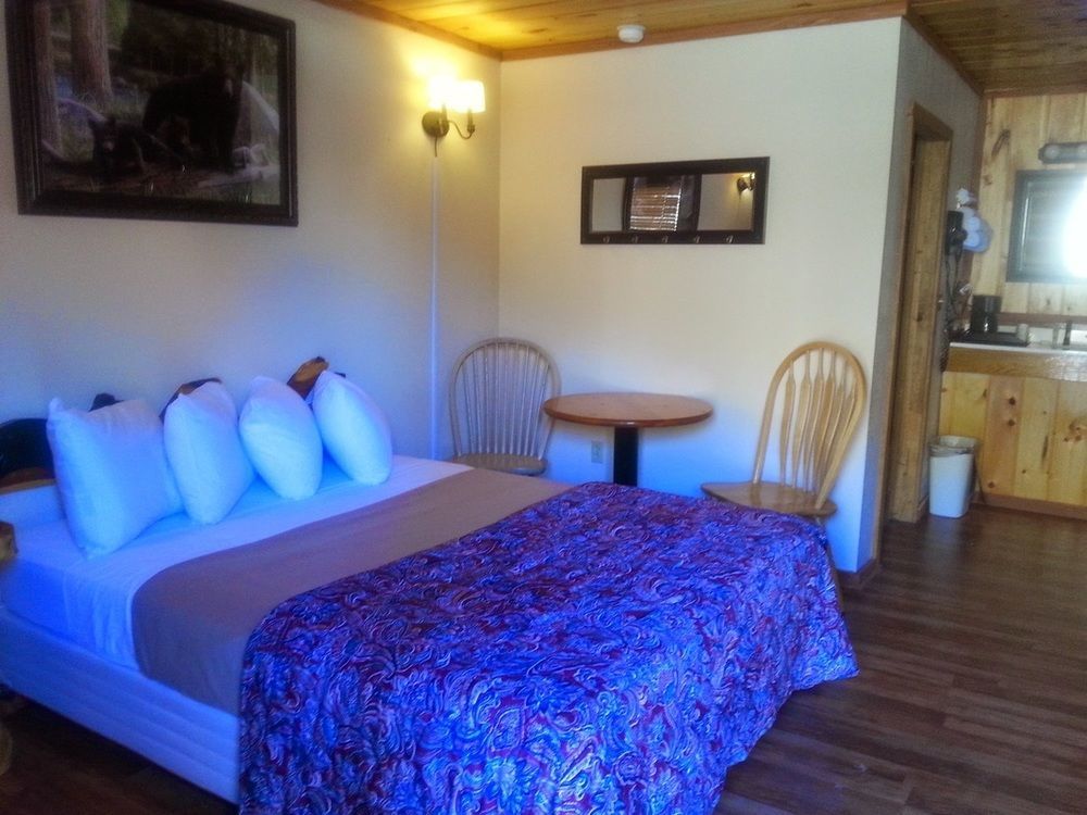 Black Bear Lodge Motel Slade Екстериор снимка