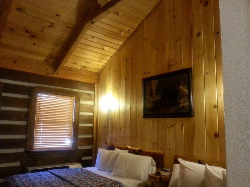 Black Bear Lodge Motel Slade Екстериор снимка