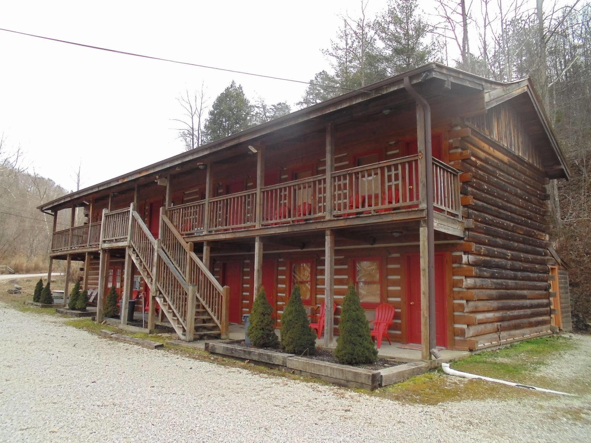 Black Bear Lodge Motel Slade Екстериор снимка