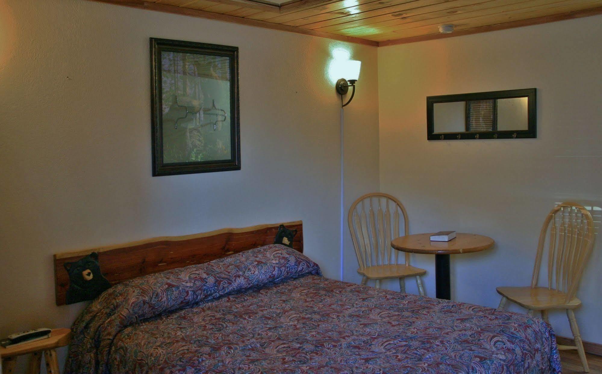 Black Bear Lodge Motel Slade Екстериор снимка