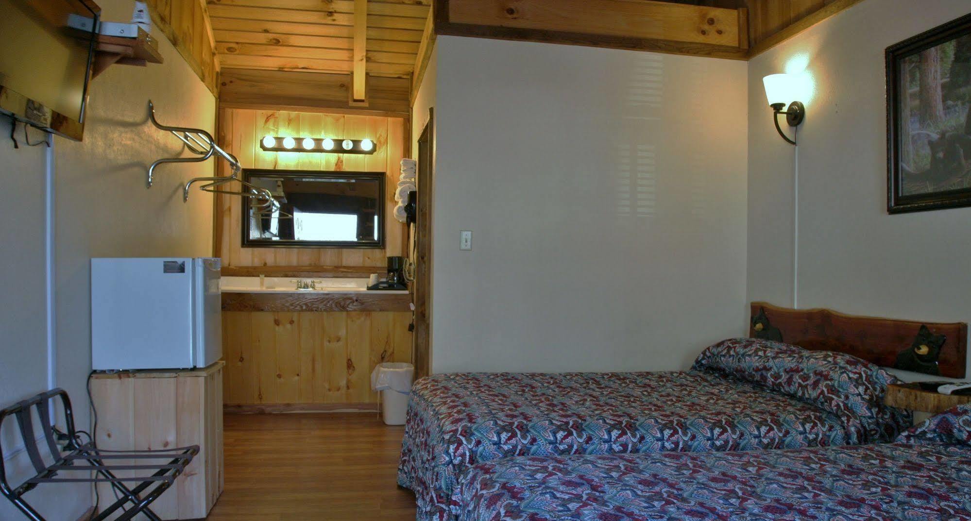 Black Bear Lodge Motel Slade Екстериор снимка