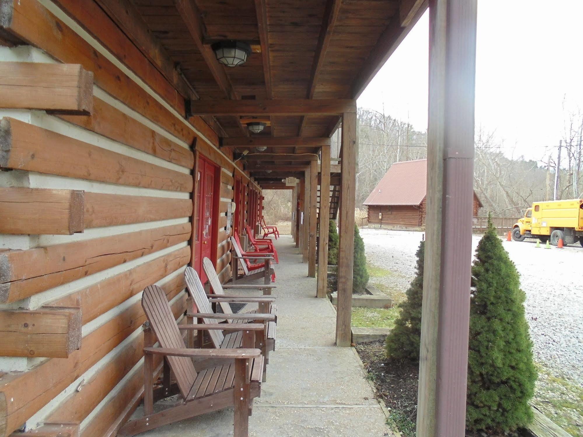 Black Bear Lodge Motel Slade Екстериор снимка